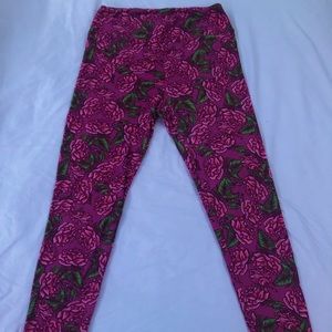 LuLaRoe leggings, pink and green colors, pink leggings, rose pattern